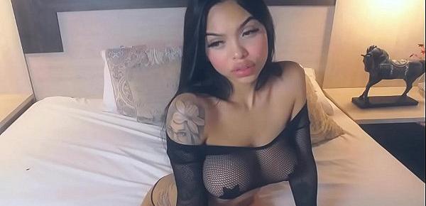  Bold And Busty Babe In Black Show Off Live In Bed